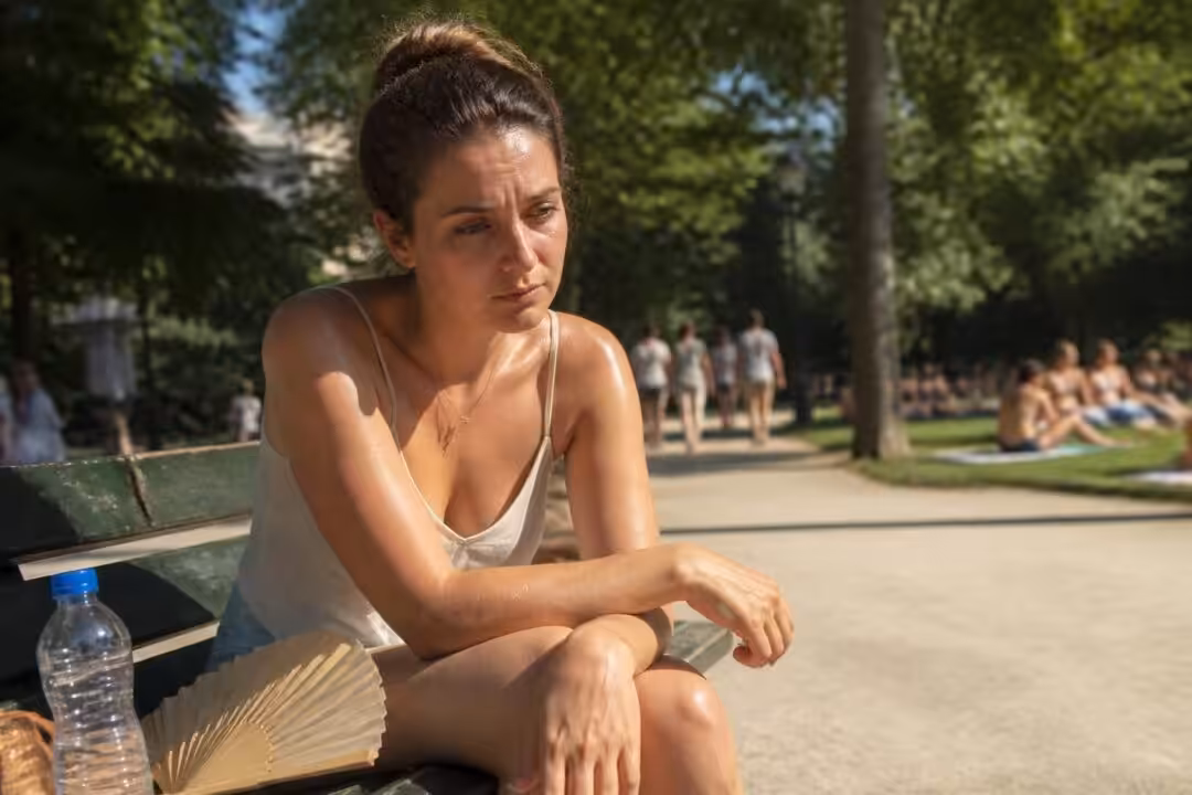 découvrez comment certains signes de chaleur en été sont souvent mal interprétés et peuvent cacher une détresse profonde. apprenez à les reconnaître pour mieux protéger votre bien-être.
